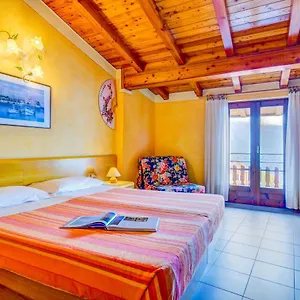 Castello 3*, Tignale Italia